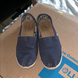 Toms